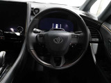 各操作スイッチなどもハンドルから手を放すことなく操作可能で安全運転に支援いたします!