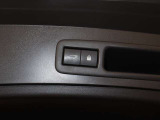 電動で開閉するパワーバックドア装備しています