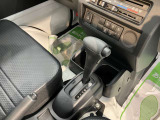 快適にお乗りいただくために、外装を美しく仕上げるだけではなく、内装も細部にいたるまで徹底した清掃・洗浄を実施しております。