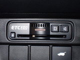 デザインスッキリのビルトイン『ETC』!高速道路の特典はもちろん、キャッシュレスなので料金所では徐行するだけで通過可能です!