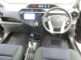 運転席からの視界はこんな感じです☆お気軽にご来店いただき、実際に座って是非お確かめください。ドライバーに寄り添う快適な操作フィールをもたらすステアリングです。