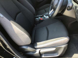 運転席シートリフター!ご自分の好きなシートポジションが取れるので運転が楽しくなりますし疲れにくいです。