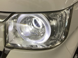 車の顔ともいえるヘッドライトは、丸目で愛嬌を感じさせるデザインです。
