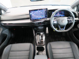 シンプルなデザインと一目でわかるスイッチの配置はPeoples Car=みんなの車という考えの現れです。各スイッチにはバックライトもついており、夜間でも安全に操作して頂けます。