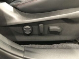 パワーシート搭載。微妙な調整が手軽にでき、最適なポジションで運転することが可能です。