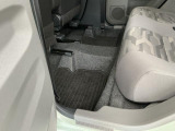 足元は広々♪しっかり内装ルームクリーニングを実施しています。車に自信があるからこそ、是非一度ご来店頂き見てもらえると幸いです。