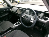 機能的な運転席は運転の妨げにならずストレスを感じさせません。