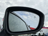 斜め後方から接近する車両を感知します。