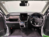 Aピラーの傾斜やヒップポイントの位置を最適化。ひらけた前方視界とノンストレスな運転姿勢で快適なドライブが楽しめます。