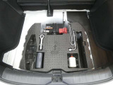 【車載工具】タイヤ交換には必需品ですね!万が一に役立つ工具です。緊急時に備え、使い方をしっかり覚えておきましょう。