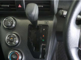 無段変速機(CVT)を搭載。有段変速機に存在する「変速ショック」が無いので、スムーズなアクセル操作が可能です♪