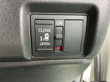 パワースライドドアの開閉はスマートキーのリモコンやドアノブは勿論、運転席側のスイッチ操作でも開閉ができ、安全・簡単です