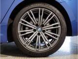 BMW純正アルミホイールです。納車時にはアルミホイールコーティングも承っております!是非ご検討下さいませ。