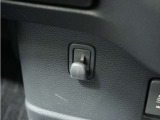 ◆コンビ二フック◆ちょっとした買い物の袋を吊り下げたり、ゴミ袋を吊り下げられるコンビニフックがあり車内を転がらず便利です!