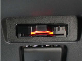 スマートインターチェンジを利用するに必須なETC車載器も付いています。あとはETCカードを差していただくだけで、煩わしい料金所でのお支払いも不要となります。