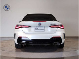 ドライバー中心に設計されたBMWのコクピットはナビゲーションシステムもドライバーーが見やすい角度に調整されております。