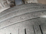 タイヤの溝はご覧の通りです
