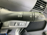 直感的な操作で、安全な車線変更をサポートします。視認性の高いデザインで、夜間走行時も安心です。