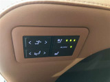 2列目は電動機構に加えエアシート&ヒーターも装備です。