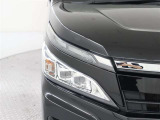 LEDランプ車 白く照らされるのが特徴です。明るいだけでなく、周囲からの認知されやすく歩行者や死角にいる方へアピール効果、安全性が飛躍的に向上します!