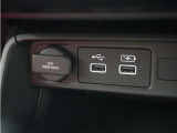 12V電源ソケット、USB接続端子!使いやすい場所に!装備が充実しています♪