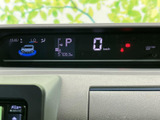 視認性の高いメーター類が、運転に必要な情報を的確に伝えます。運転状況を常に把握し、安全運転をサポートします。