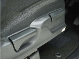 ◆シートハイトアジャスター◆運転席を上下に高さ調節ができます!運転ポジションを体格に合わせてシート調整できます。