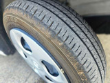 【タイヤの溝もしっかりとございます】車の状態や気になることがございましたらお気軽にお問い合わせくださいませ。