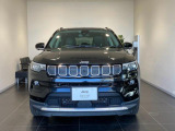 【フロントグリル】7スロットルグリルはJeep伝統の証です。SUVのみにこだわり続けている伝統あるJeep車へお乗り頂いてみてはいかがですか?
