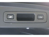 ☆電動リアゲート☆荷物で両手が塞がっていてもワンタッチボタンでリアテールゲートを自動で開閉できます。