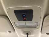 【SOSボタン】衝撃検知やエアバッグ展開時には自動通報。車両データを活用し、迅速な救助につなげる安全テクノロジー。 ※サービス利用にはHonda Total Care プレミアム契約が必要です