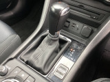 アクセルペダルを踏み込む量や速さに応じて変速パターンを制御し、人馬一体の運転感覚を発揮してくれる6速オートマ!