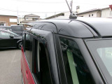 雨の日でも、車内の空気入替に便利なプラスチックバイザー付きになります^^意外と実用性がありますよね☆