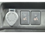 運転席と助手席シートヒータ付き。