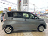 ◆衝突被害軽減ブレーキ◆フロントカメラで前方の車両や歩行者を検知。衝突の可能性が高まるとメーター内の警告灯表示とブザーでドライバーに回避操作または衝突回避を支援してくれます!