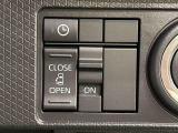 助手席側はパワースライドドアウェルカムオープン機能 降車時にスイッチで予約しておけば、乗車時に電子カードキーを持ってクルマに近づくだけでパワースライドドアが自動でオープン♪