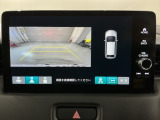リバースギアに入れるだけで後方の表示へ切り替わります。夜間や雨の日の駐車も楽になりますよ。