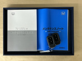 メンテナンスノート【点検整備記録簿・保証書】、取説も揃ってます。スマートキーはバッグなどにしまったままボタン操作でメイン電源のON/OFFができて便利に使えます
