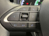 【ステアリングスイッチ付ハンドル】ナビゲーションに視線を移さず、ハンドルから手を離さず、運転に集中したまま手元でオーディオ操作できます♪