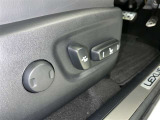 パワーシート搭載。微妙な調整が手軽にでき、ピッタリのポジションで運転することが可能です。