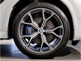 【BMWアロイホイル】軽量かつ強度に拘ったアロイホイル。走行性能ポテンシャルを引き出す設計。車の足元を引き締めてくれる大きなポイントはアロイホイルです。