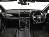 前車追従機能、レーンキープアシスト、ヘッドアップディスプレイも付いており、多数のオプションを備えております。