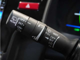【バリアブル間欠ワイパースイッチ】車速に応じてワイパーの間隔を自動的に調整する機能。雨の量や車速に応じてワイパーの間隔を最適化し、視界を確保することができます。