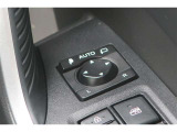 オートリトタクタブルミラーは、ドアロックの開閉と連動してドアミラーを開閉します。