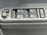販売・買取・整備・保険・アフターケアまで、カーライフに必要なすべてをトータルサポート。車に関することを一括してお任せできるため、長く快適なカーライフをサポートさせていただきます。