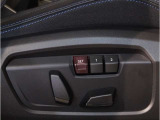【電動シート(メモリー機能付き)】ドライバーのシートポジションを記憶させることが出来ます。お二人で交代しながら長距離を運転される際など、交代の度にシートポジションを確認する必要が御座いません。