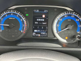 視認性の良いメーターパネルデザインです。