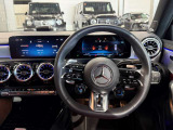 <メルセデスの認定中古車「サーティファイドカー」には、最大100項目にも及ぶ点検・整備項目が設定されています>