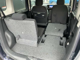 リヤシートは5:5分割で倒せます。リヤシートを前方に倒せば、大きな荷物も載せられます