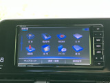 先進のナビゲーションシステムとオーディオ機能を統合。目的地設定や音楽再生がスムーズに行えます。